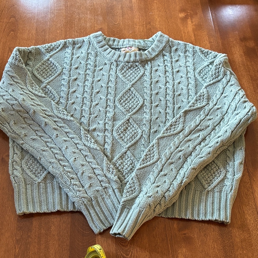 Hippie Rose Cable Knit Sweater - Soft green.
